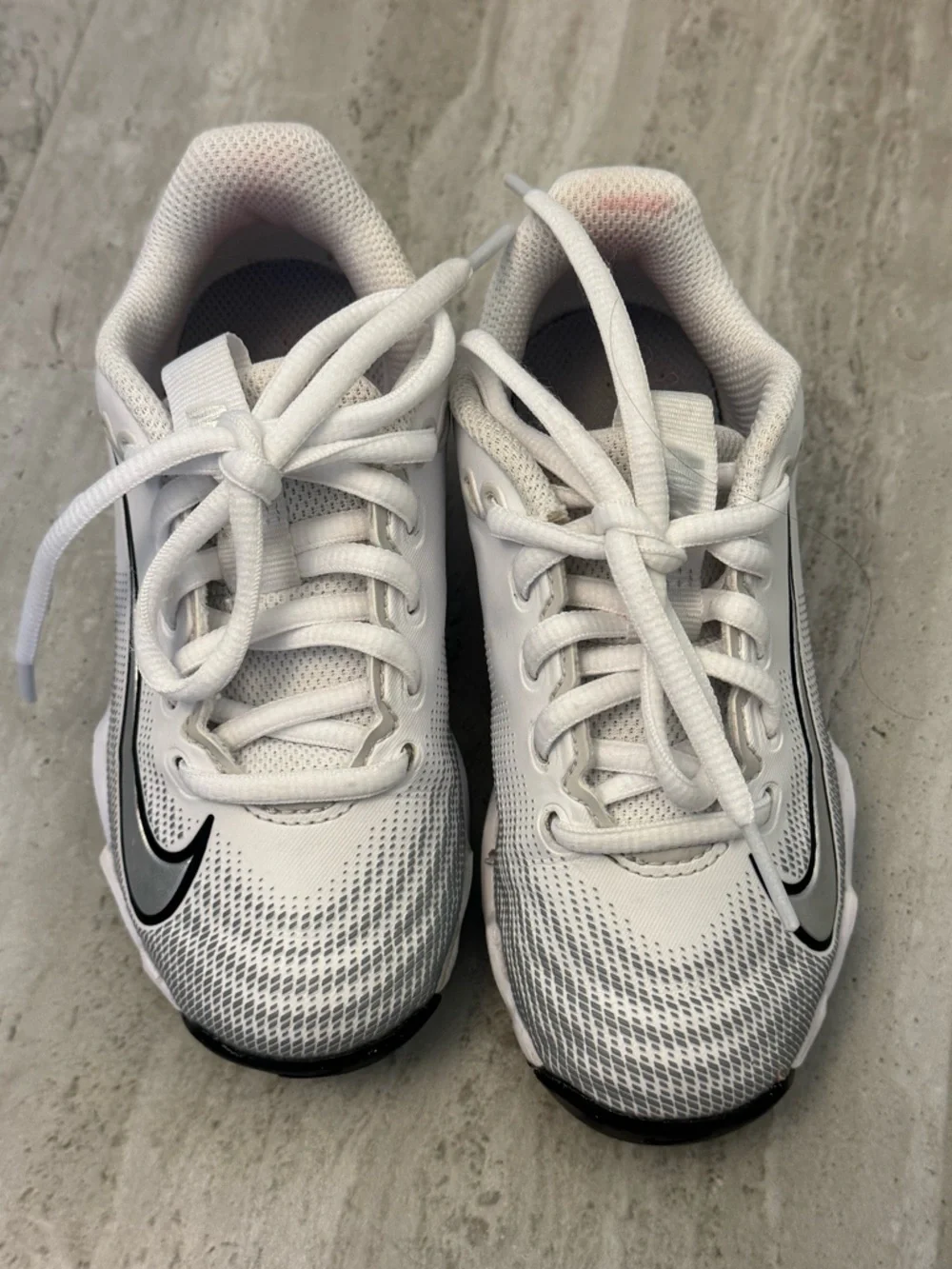 Nike EUC Youth Baseball/Softball Cleats White & Silver Size 11C
